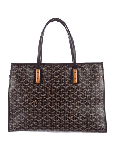 goyard marquises size